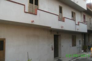 Casa su 3 livelli + Terreno Edificabile