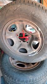 4 gomme termiche  205/70 R15 con cerchi Suzuki 