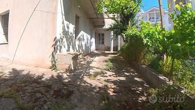 Casa indipendente con giardino