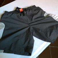 NIKE pantaloncini atletica Nuovi. Taglia L