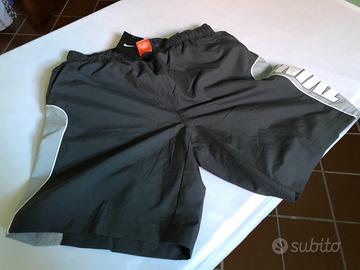 NIKE pantaloncini atletica Nuovi. Taglia L