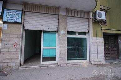 LOCALE COMMERCIALE A SECONDIGLIANO