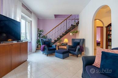 Appartamento di 160 m² con 5 locali e box auto a M
