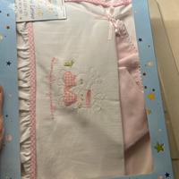 Completo lettino. Nuovo. Mai aperto.