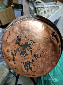 Padella in rame vecchia