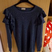 maglia blu glitterata con maniche a balze