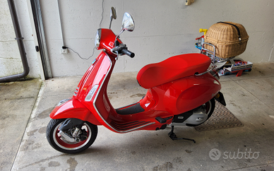 Vespa 125 primavera red