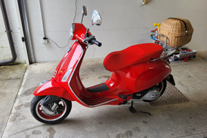 Vespa 125 primavera red