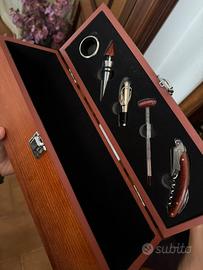 Cassetta con attrezzi porta vino