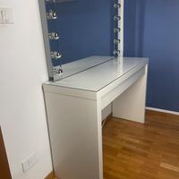 TAVOLO DA TRUCCO CON SPECCHIO ILLUMINATO
