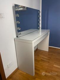 TAVOLO DA TRUCCO CON SPECCHIO ILLUMINATO