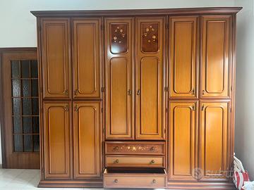 Armadio impellicciato in noce