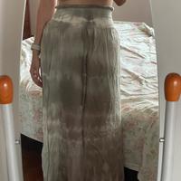 Gonna lunga grigia e bianca con fascia elastica