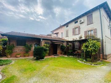 Villa di 200 m² con 5 locali e posto auto a Quiste