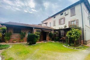 Villa di 200 m² con 5 locali e posto auto a Quiste