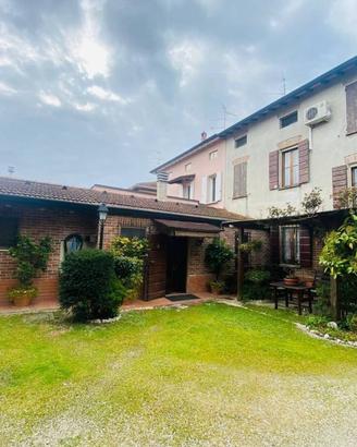 Villa di 200 m² con 5 locali e posto auto a Quiste