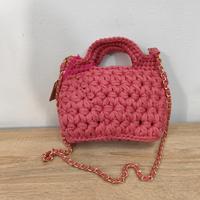 Borsa fatta all'uncinetto 