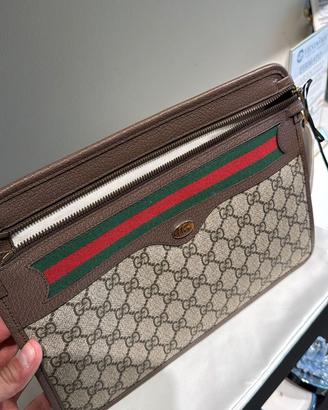 Iconica pochette Gucci modello Ophidia
