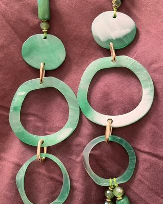 Collana di resina verde