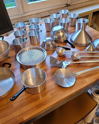 Lotto stoviglie in alluminio vintage da 25 pezzi