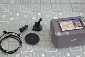 navigatore garmin lgv720