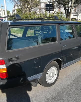 Ricambi usati VOLVO 240 FARI CAMBIO CERCHI FARI