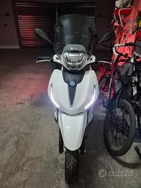 Scooter Beverly  300 hpe ie anno 2022 km 3000