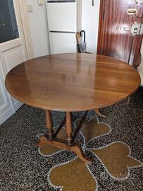 Tavolo in legno richiudibile 
