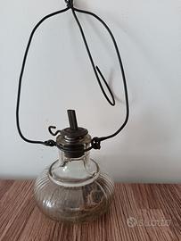 Antico, piccolo, lume a olio