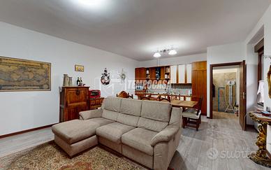 Quattrolocali completamente ristrutturato in centr