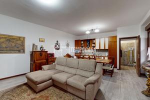 Quattrolocali completamente ristrutturato in centr