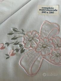 Completo lenzuola matrimoniale ricamato a mano