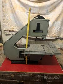 Sega a nastro verticale