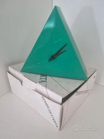 Orologio da tavolo a batteria Tempi di carta verde