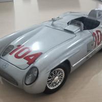 Modello Mercedes Benz 300 SLR - Maisto Scala  1:18