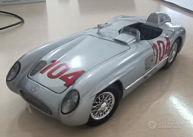Modello Mercedes Benz 300 SLR - Maisto Scala  1:18