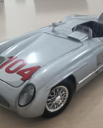 Modello Mercedes Benz 300 SLR - Maisto Scala  1:18
