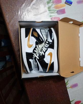 Air Jordan 1 mid SE