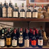 Lotto di 111 bottiglie di vino Sherry Spagnolo