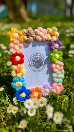 Cornice portafoto decorata a mano con fiorellini