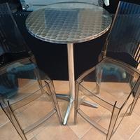 Tavolo rotondo e sedie 