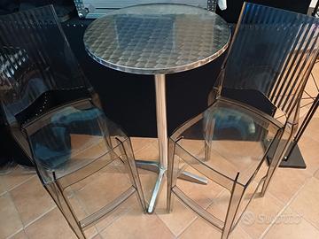 Tavolo rotondo e sedie 