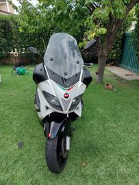 Aprila SR MAX 300