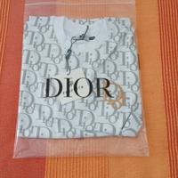 Maglie dior nere ci sono S-M bianca solo S
