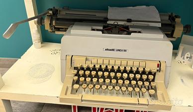 Macchina da scrivere OLIVETTI