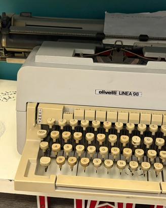 Macchina da scrivere OLIVETTI