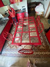 tavolo da soggiorno con sedie