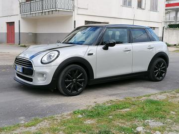 Mini Cooper D 1.5 5porte Hype