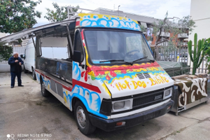 Chiosco Furgone STREET FOOD LEGGI BENE