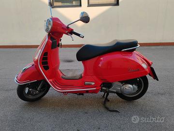  Vespa gts 250 rossa